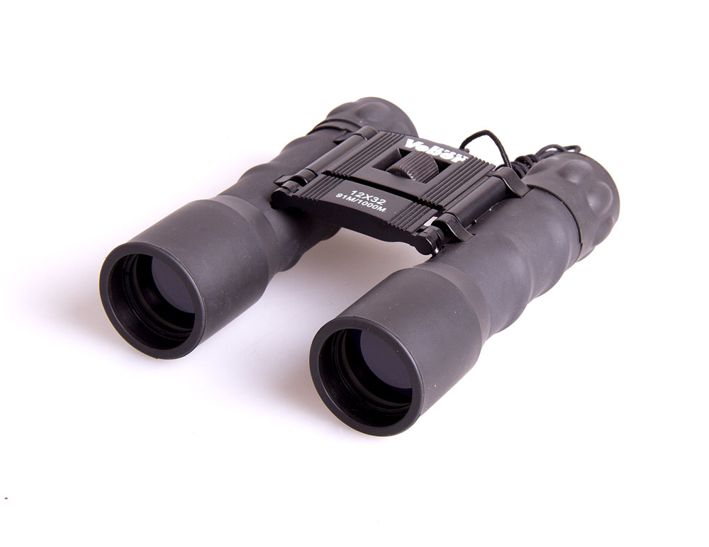 Бинокль Veber Sport, цвет: черный, БН 12x3211015 Бинокль Veber Sport, цвет: черный, БН 12x3211015Небольшого размера, с центральной фокусировкой, с диоптрийной подстройкой. Обрезиненный металлический корпус, оптика с просветляющим покрытием. ОПИСАНИЕ Бинокль 12-крат. Его объектив диаметром 32 мм собирает света на 60% больше, чем 25-мм объектив аналогичного 12-ти кратного бинокля. Для наблюдателя картинка в бинокле Veber Sport БН 12x32 будет светлее и объекты можно рассматривать на большем расстоянии. Разумный компромисс между светосилой, весогабаритными характеристиками и ценой. Этот бинокль пригодится водителю, ему найдется место и в дамской сумочке и в пляжном мешке. Все корпусные элементы сделаны из металла и обклеены тонкой резиной (брызгозащищенное исполнение). Особенности Компактный Призмы Roof Влагозащищенный Просветляющее покрытие оптических элементов Металлический обрезиненный корпус Комплектация Бинокль Футляр Ткань для протирки оптики Ремешок Гарантийный талон и инструкция ...