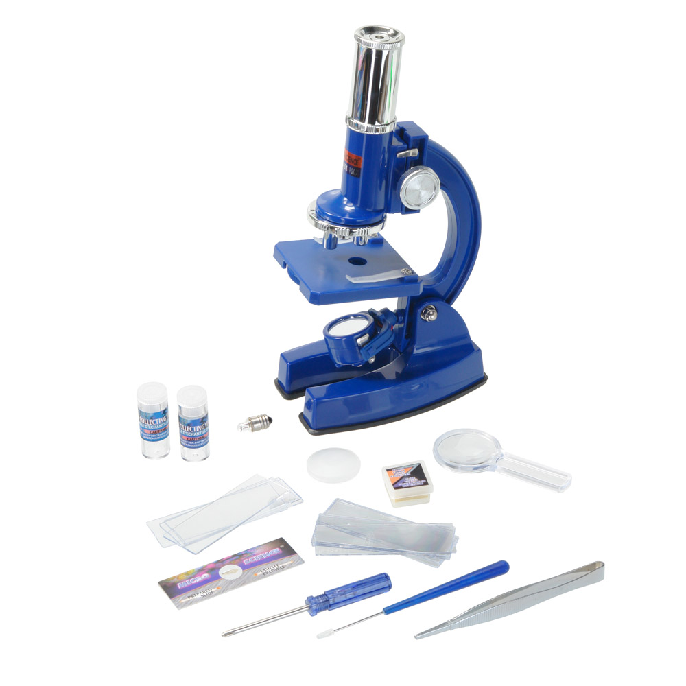 Eastcolight Micro-science MP-900, Blue микроскоп11340 Eastcolight Micro-science MP-900, Blue микроскоп11340Eastcolight Micro-science MP-900 - отличный подарок для ребёнка, желающего погрузиться в увлекательный мир микробиологии. Микроскоп располагает осветителем с двойным действием – когда он повёрнут зеркалом вверх, освещение происходит путём солнечного света. Один поворот, и вот у вас уже освещение от лампы, встроенной в другую сторону осветителя (батарейки в комплект не входят). Это может быть полезно при пасмурной погоде или при отсутствии достаточного освещения в комнате. В комплекте к микроскопу идёт одно предметное стекло с уже заранее подготовленным препаратом, и целых 12 предметных стёкол для приготовления своих микропрепаратов, с чистыми стикерами для маркировки. Прямо как в настоящей лаборатории!