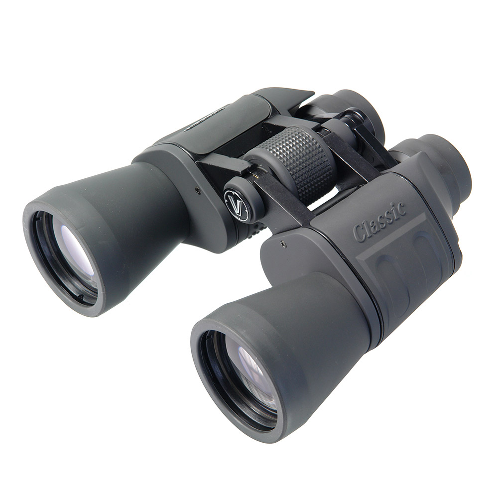Бинокль Veber Classic, широкоугольный, цвет: серый, БПШЦ 10x50 VRWA23908 Бинокль Veber Classic, широкоугольный, цвет: серый, БПШЦ 10x50 VRWA23908Классический универсальный бинокль, в который возможно не только обнаружить, но и рассмотреть цель в деталях. Довольно габаритный, но с возможностью установки на штатив. Металлический корпус, трудноистираемое многослойное просветляющее покрытие. Полужесткий кейс. ОПИСАНИЕ Универсальная модель. В этот бинокль возможно не только обнаружить и вести цель, c его увеличением в 10-крат удобно рассматривать и детали интересующего объекта. Объектив диаметром 50 мм собирает достаточно света, чтобы использовать бинокль в ближних сумерках. Длительное наблюдение с рук будет затруднительным для неподготовленного наблюдателя, т. к. габариты и вес прибора достаточно велики. Бинокль имеет отверстие с резьбой 1/4 дюйма для установки на фотоштатив (через адаптер, приобретается отдельно). Бинокль Veber Classic БПШЦ 10x50 VRWA имеет металлический обрезиненный корпус и многослойное трудноистираемое просветляющее покрытие линз объективов и окуляров. Особенности ...
