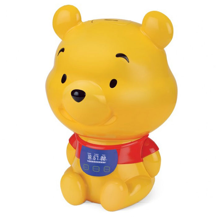 Ballu UHB-275 Winnie Pooh увлажнитель воздухаНС-1075712 Ballu UHB-275 Winnie Pooh увлажнитель воздухаНС-1075712Увлажнитель воздуха Ballu UHB-275 Winnie Pooh знакомит малышей с другим всемирно известным, всеми любимым и никогда не стареющим персонажем – Медвежонком Винни. Этот прибор подарит множество радостных моментов детям и их родителям, сохранит здоровый микроклимат и будет поддерживать оптимальный уровень влажности в доме. В отопительный период влажность воздуха в помещениях существенно ниже нормы (40-60%). Сухой воздух способствует распространению вирусных заболеваний (ОРВИ) у детей и взрослых, приводит к повышению утомляемости и нарушению сна. Сухой воздух сушит слизистые и может стать причиной рези в глазах и головной боли. Для создания и поддержания комфортного микроклимата применяются увлажнители воздуха. Температура и показатель уровня влажности в помещении Индикация низкого уровня воды Регулировка интенсивности увлажнения Складная ручка для переноски резервуара