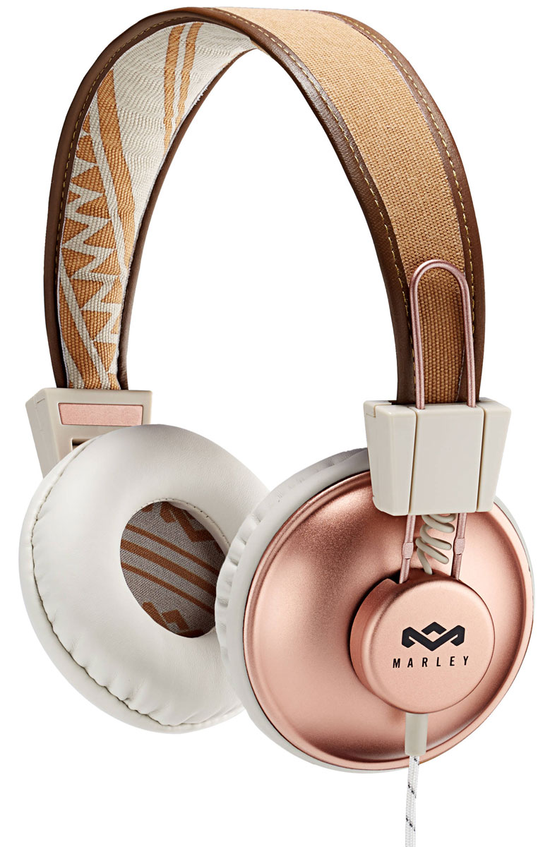 House of Marley Positive Vibration, Cooper наушникиEM-JH011-CP House of Marley Positive Vibration, Cooper наушникиEM-JH011-CPПриготовьтесь к позитивным вибрациям с наушниками House of Marley Positive Vibration. Они производятся только из экологичных и долговечных материалов - подлежащего переработке алюминия, стали и натурального холста. Крупные 50-мм динамические драйверы накладных наушников Positive Vibration настроены на мощное и детальное звучание премиального уровня. Легковесное, смягченное оголовье в холстяной обшивке и большие мягкие амбушюры обеспечивают высокий уровень комфорта и звукоизоляцию от внешнего мира. Тканевая оплетка повышает надежность кабеля, помогает избежать спутывания и снижает микрофонный шум.