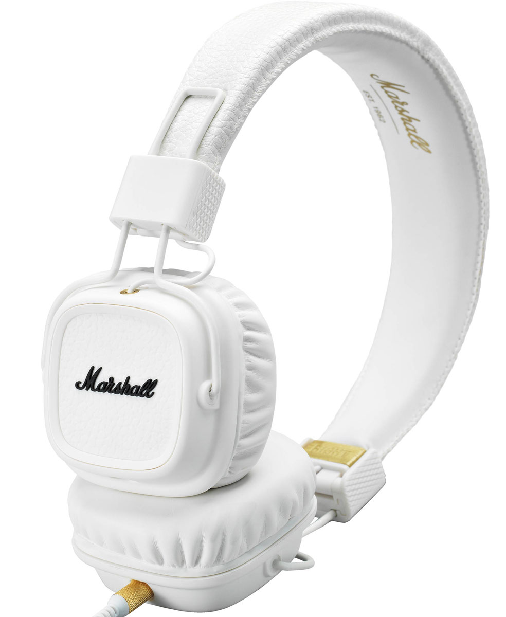 Marshall Major II Bluetooth, White наушники15118902 Marshall Major II Bluetooth, White наушники15118902Major II Bluetooth соединяют в себе свободу и комфорт, которые предоставляют беспроводные наушники, с более чем 50-летним опытом компании Marshall в создании высококлассного аудиооборудования. Легко подключитесь к воспроизводящему устройству по современному протоколу Bluetooth aptX и слушайте музыку в течение длительного времени (более 30 часов) без подзарядки. С этой версией Bluetooth вы не только можете прослушивать свои любимые композиции в CD-качестве, но и смотреть фильмы без проблем синхронизации аудио / видео. Возможно и альтернативное подключение к источнику звука - по комплектному проводу. Двусторонний кабель с обмоткой, оснащённый микрофоном и пультом управления, является полностью съёмным, он позволяет подключаться к гаджетам, имеющим выход 3,5 мм. Когда применяется беспроводное подключение, свободный разъём можно использовать, чтобы поделиться музыкой с другом. С помощью кнопки на чашке наушников вы можете управлять воспроизведением,...