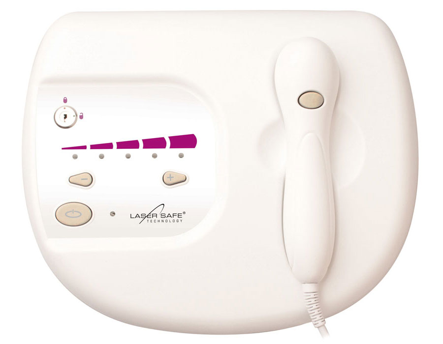 Rio Лазерный эпилятор Salon Chic (модель LAHR-C)0003928 Rio Лазерный эпилятор Salon Chic (модель LAHR-C)0003928Компания The Dezac Group LTD является пионером по производству и лидером в разработке новаторских лазерных эпиляторов, которые не нуждаются в смене картриджей, разрушают полностью волосяную фолликулу, тем самым прекращая рост волос навсегда и имеют уникальную запатентованную двухступенчатую систему защиты (эпиляторы RIO)! Лазерный эпилятор Salon Chic работает путем направления лазерного луча на волосяную луковицу и воздействует на нее с силой, достаточной для перманентного разрушения корня волоса без повреждения окружающей области. В результате происходит необратимое удаление волос. Лазерный эпилятор прост в использовании и подходит для удаления нежелательных волос на теле и лице. Кожа и волосы содержат натуральный пигмент под названием меланин. Уровень содержания меланина в вашей коже определяет ее цвет и отвечает за загар под воздействием солнца. Уровень концентрации меланина в коже и волосяных луковицах отличается. Лазер работает, направляя интенсивный луч...