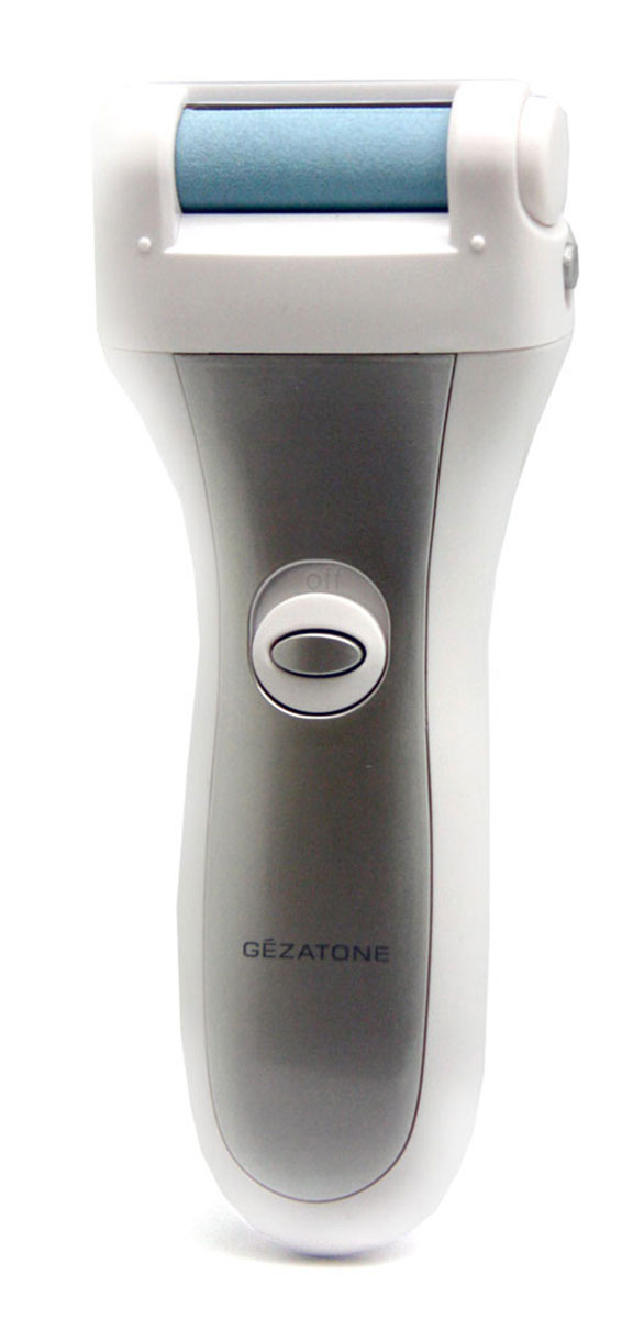 124D Набор для педикюра Gezatone1301156 124D Набор для педикюра Gezatone1301156Кожа ног подвергается постоянным нагрузкам: в обуви тесно, а косметику для стоп часто забывают применять. Результат: натоптыши, сухие мозоли, трещинки, шершавая кожа, которая рвет колготки и неэстетично выглядит. Профессиональные услуги мастера – это дорого, да и времени на салон постоянно не хватает. Хватит мучать свои ножки, обеспечьте им бережный уход и верните красоту с роликовой электрической пилкой Pedi Lux Gezatone. Вращающиеся абразивные ролики очень быстро очищают стопы от грубой и сухой кожи, делая их гладкими и нежными. При таком воздействии удаляются только огрубевшие клетки, кожа не повреждается, как при использовании скребков или лезвий. Несколько секунд воздействия дарят непревзойденный уход, и Вы наслаждаетесь безупречным внешним видом пяточек. Уход за ногами с пилкой Gezatone Pedi Lux 124D – это быстро, профессионально, надежно и бережно.Электрическая пилка для ног Pedi Lux 124D – это компактный прибор с вращающимися абразивными роликами,...