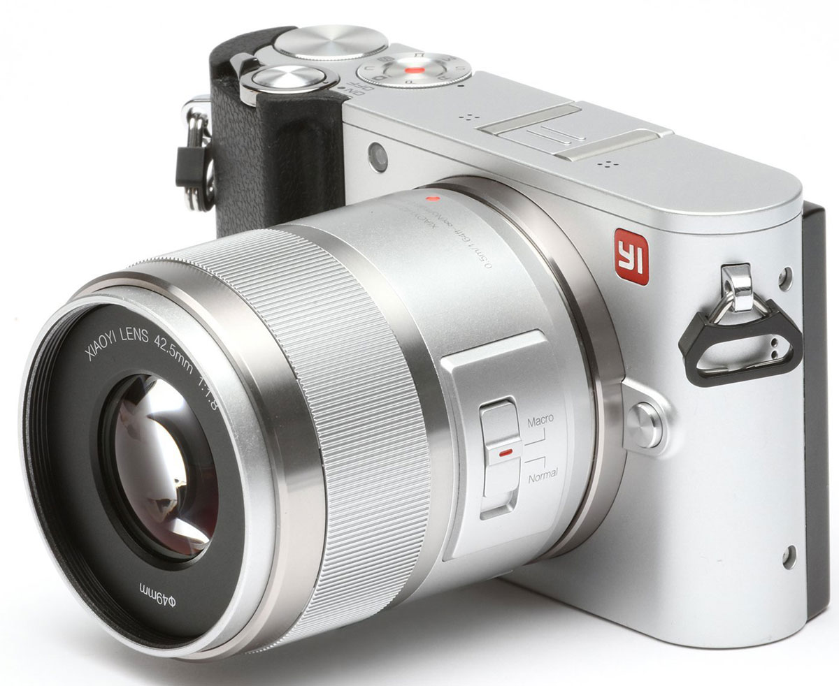 Xiaoyi Yi M1 42.5mm F/1.8, Silver цифровая фотокамера95016 Xiaoyi Yi M1 42.5mm F/1.8, Silver цифровая фотокамера95016Беззеркальная цифровая камера Xiaoyi Yi M1 обеспечивает потрясающие фото благодаря использованию сенсору IMX269 от компании Sony с точной цветопередачей. Разрешение матрицы Yi M1 составляет 20 эффективных мегапикселей, на данных момент это отвечает самым высоким требованиям в стандарте крепления объектива Микро 4:3 (MFT), что гарантирует точную цветопередачу и высокую резкость изображения. Возможность записи видео в разрешение 4K со скоростью 30 кадров в секунду позволит оживить вашу фотографию и наполнить её жизнью! В меню настроек вы найдете основные параметры и дополнительные настройки, расширяющие ваши возможности. Автоматическая настройка: съемка, фокус, цвет, диафрагма, затвор, ISO, экспозиция, экспозамер, баланс белого. Скачайте приложение Master Guide на ваш телефон. Синхронизируйте фотоаппарат с вашим телефон для мгновенного доступа к фото. Технология Bluetooth устанавливает надежное соединение между камерой и ...