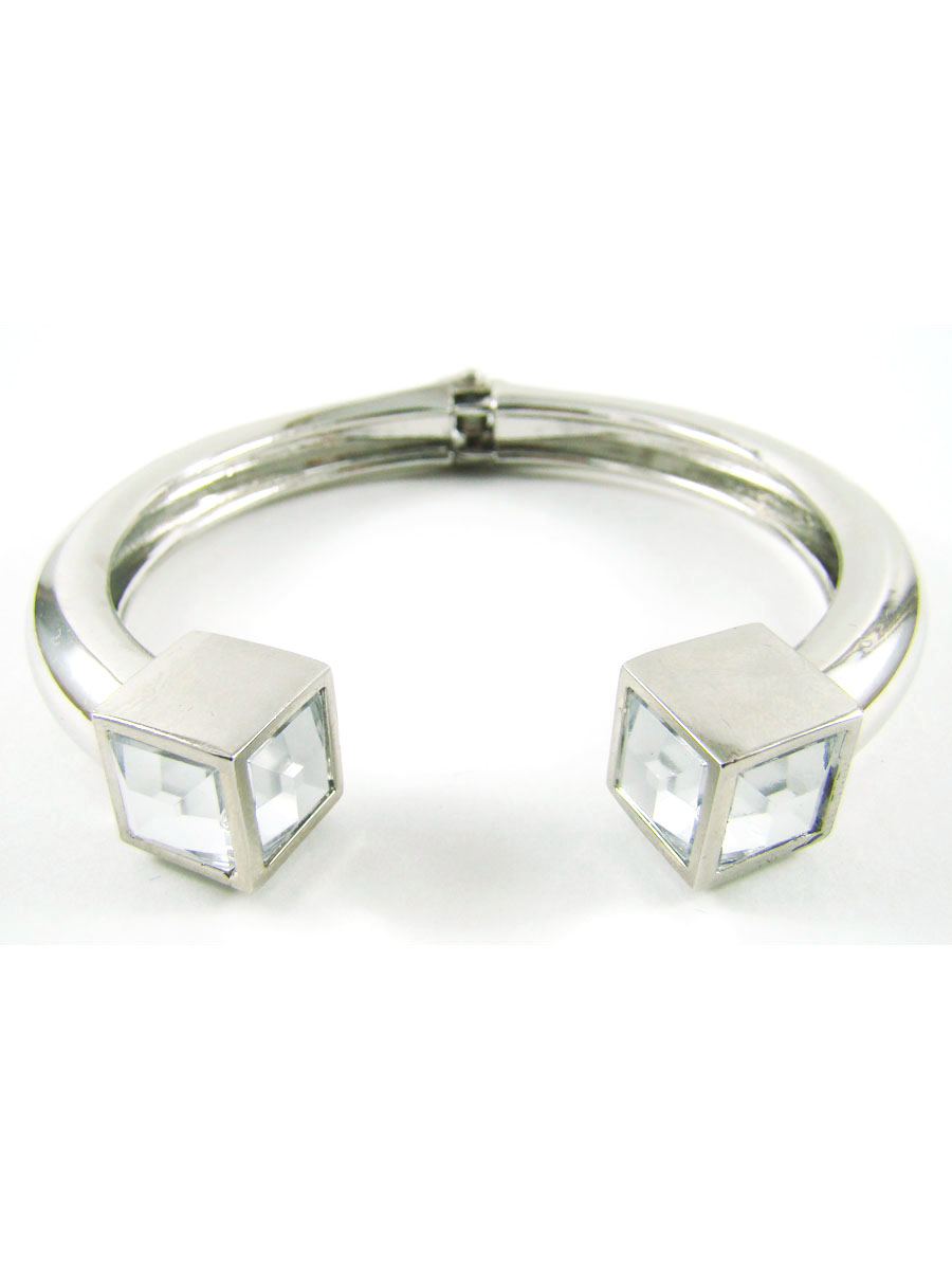 Браслет Taya, цвет: серебристый. T-B-5713-BRAC-RHODIUMT-B-5713-BRAC-RHODIUM Браслет Taya, цвет: серебристый. T-B-5713-BRAC-RHODIUMT-B-5713-BRAC-RHODIUMСтильный браслет оригинального дизайна. Размеры: 20*1 см