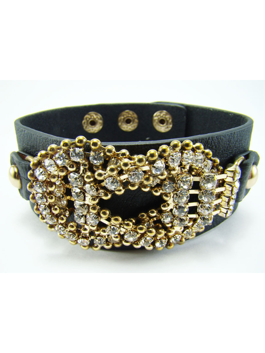 Браслет Taya, цвет: черный. T-B-8043-BRAC-BLACKT-B-8043-BRAC-BLACK Браслет Taya, цвет: черный. T-B-8043-BRAC-BLACKT-B-8043-BRAC-BLACKШирокий кожаный браслет из коллекции Taya fachion с оригинальной переплетенной вставкой посередине. Длина браслета регулируется за счет возможности застегнуть его на одну из трех пар кнопок. Размеры: Ширина браслета 3 см. Общая длина браслета 21,5 см