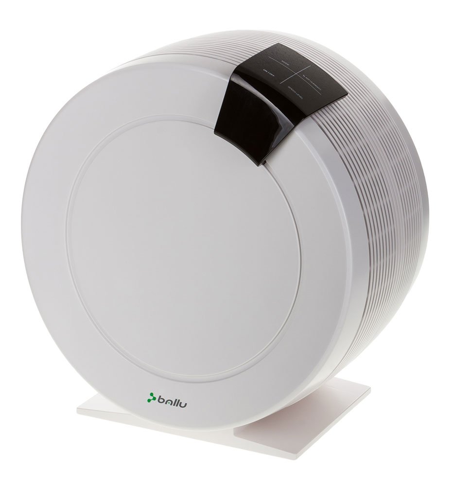 Ballu AW-325, White мойка воздухаНС-1022917 Ballu AW-325, White мойка воздухаНС-1022917Создать комфортные условия для жизни поможет мойка воздуха Ballu AW-325. Благодаря стильному дизайну, большому количеству режимов и функций, удобному управлению и всегда актуальному цветовому исполнению мойка воздуха Ballu гармонично впишется в интерьер вашего дома и станет незаменимым помощником в создании комфортной среды. Прибор увлажняет и очищает воздух в помещении. Комфортные условия достигаются при относительной влажности воздуха от 40% до 60%. Процесс увлажнения в мойках воздуха Ballu AW-325 происходит по принципу холодного испарения. Внутри прибора вращаются пластиковые диски, которые благодаря адсорбирующей поверхности и ламелям находятся в увлажненном состоянии. Проходя через диски, воздух очищается от пыли и увлажняется. Вся грязь смывается в поддон, а увлажненный воздух поступает в помещение. Процесс очистки воздуха осуществляется без применения сменных фильтров и расходных материалов. Режимы работы: AUTO...