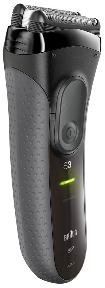 Braun Series 3 3000s, Black электробритва81506874 Braun Series 3 3000s, Black электробритва81506874Электробритва Braun Series 3 3000s – современная и эффективная сеточная модель, которая выведет бритье на новый уровень. Представленная модель предназначена для сухого бритья и оснащена 3 бритвенными секциями. Головки бритвы плавающие, что не оставит шансов никакой щетинке выбиться и остаться на лице. При этом среди основных достоинств устройства необходимо отметить, что раздражение от него не появляется. Модель работает как от электросети, так и от собственного никель-металл- гидридного аккумулятора. Время автономной работы устройства достигает 45 минут, а время подзарядки – 1 час. Имеется также опция быстрой зарядки. Индикатор зарядки проинформирует вас, когда устройство будет нужно подзарядить. Braun Series 3 3000s обладает стильным черно-серым корпусом с противоскользящей накладкой. Автопереключение напряжение продлит срок службы бритвы, который рассчитан на много лет. Вес устройства для бритья составляет всего 160 граммов, а его...