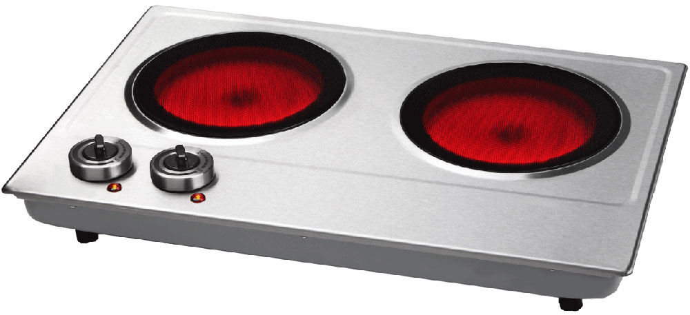 Ricci RIC-202C, Silver инфракрасная настольная плита17 RIС-202C Ricci RIC-202C, Silver инфракрасная настольная плита17 RIС-202CИнфракрасная плитка Ricci RIC-202C изготовлена с использованием комбинированных элементов. Корпус из нержавеющей стали позволяет использовать ее как отдельную варочную панель или в сочетании с духовым шкафом. Две стеклокерамические конфорки обеспечивают быстрый разогрев посуды. Расстояние между ними не особенно влияет на компактность, но и не мешает установке сразу двух кастрюль или сковородок. Рабочая область Ricci RIC-202C расположена ниже основной части корпуса, в небольшой полости, благодаря чему пролитая пища не растекается по всей панели. Механические поворотные регуляторы легко вращаются и надежно фиксируются в выбранном положении.