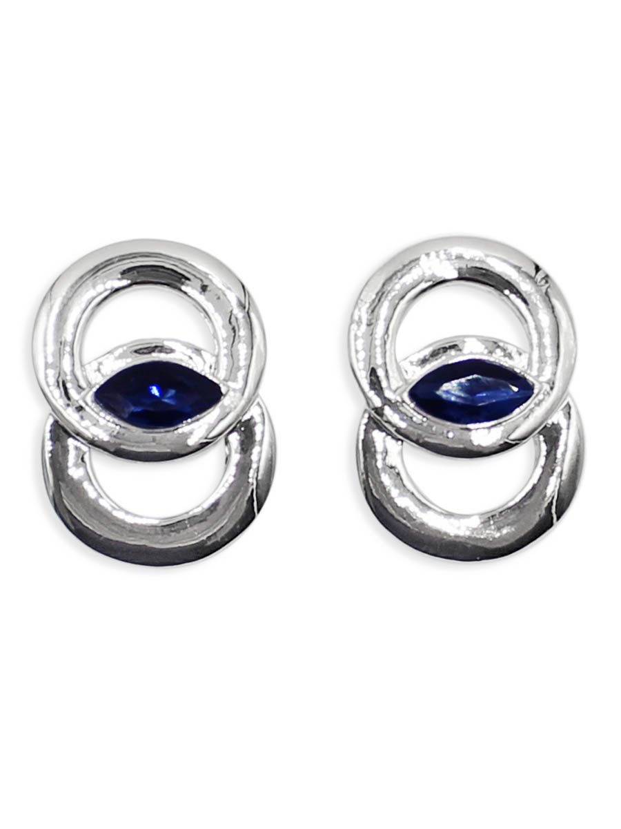 Серьги Taya, цвет: серебристый, темно-синий. T-B-12332T-B-12332-EARR-SL.D.BLUE Серьги Taya, цвет: серебристый, темно-синий. T-B-12332T-B-12332-EARR-SL.D.BLUEСерьги-гвоздик с заглушкой металл-пластик изготовлены из бижутерного сплава. Из гладко отшлифованного серебряного металла собрана композиция из двух пересекающихся окружностей. В центр изделия вставлен кристалл-зрачок.