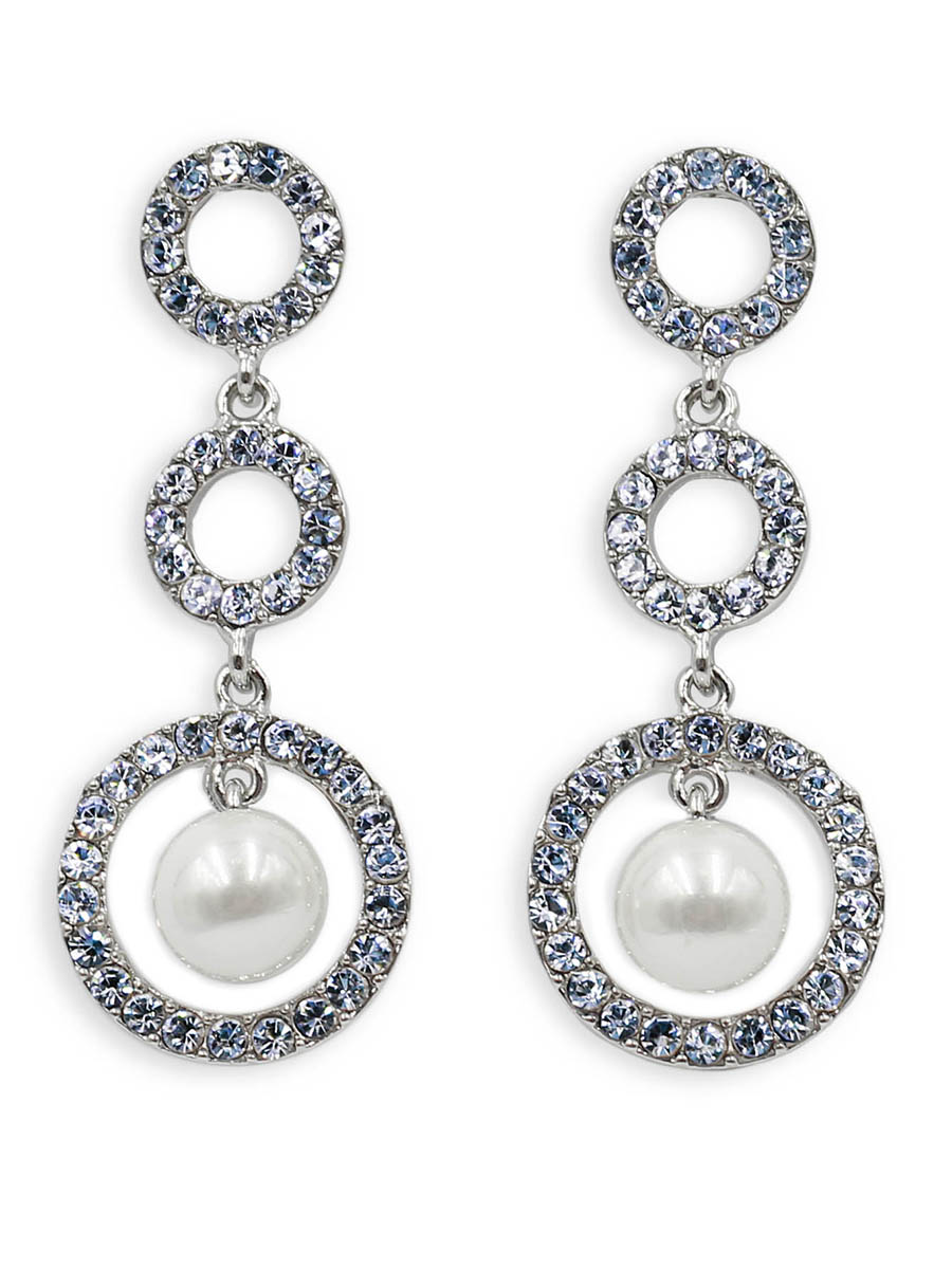 Серьги Taya, цвет: серебристый. T-B-12351T-B-12351-EARR-SILVER Серьги Taya, цвет: серебристый. T-B-12351T-B-12351-EARR-SILVERСерьги-гвоздики с заглушкой металл-пластик изготовлены из бижутерного сплава. Два верхних круга имеют одинаковый диаметр, а нижний более крупный и оформлен подвижной жемчужиной внутри. Нарядные серьги дополнены крупными стразами.