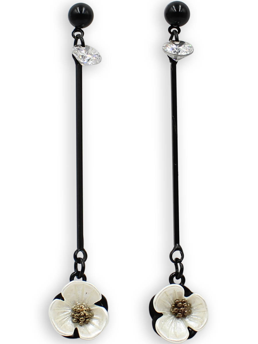 Серьги Taya, цвет: черный, перламутровый. T-B-12373T-B-12373-EARR-BK.PEARL Серьги Taya, цвет: черный, перламутровый. T-B-12373T-B-12373-EARR-BK.PEARLСерьги-гвоздики с заглушкой металл-пластик изготовлены из бижутерного сплава. Столбик сережек украшен конусовидным кристаллом, цветок на тарелочке выполнен из натурального перламутра, он нежный и бархатный.