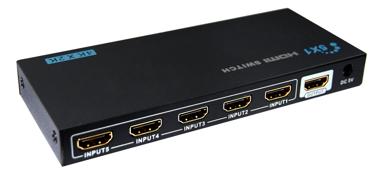 Greenconnect GL-501E переключатель HDMIGL-501E Greenconnect GL-501E переключатель HDMIGL-501EПереключатель HDMI предназначен для подключения нескольких источников цифрового HDMI сигнала к HD-телевизору, проектору или монитору. С помощью переключателя входного сигнала осуществляется одновременное подключение всех источников и последующее переключение между ними. Теперь компьютер, ноутбук, Blu-ray проигрыватель, игровая приставка или домашний кинотеатр, могут быть всегда подключены к телевизору, вне зависимости от того, что используется в данный момент, а значит нет необходимости постоянного переключения кабелей. Что в свою очередь увеличивает срок жизни техники, ведь разъемы не изнашиваются и не выходят из-за этого из строя. Greenconnect GL-501E поддерживает передачу изображения в качестве до UltraHD 4Kx2K включительно, поэтому изображение на экране телевизора будет качественным, четким и насыщенным. Коммутатор совместим с форматом HDMI v1.4 с передачей 3D изображения, что позволяет получать удовольствие от просмотра любимых фильмов в...
