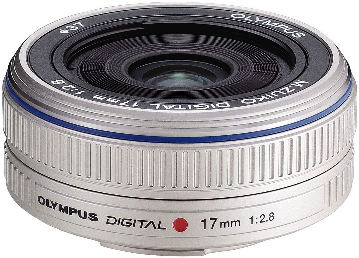 Olympus M.Zuiko Digital 17mm 1:2.8 Pancake, Silver объективN3593592 Olympus M.Zuiko Digital 17mm 1:2.8 Pancake, Silver объективN3593592Объектив Olympus M.Zuiko Digital 17mm 1:2.8 Pancake еще более компактный, чем существующий объектив блинчик стандарта 4/3. Этот объектив стандарта Микро 4/3 имеет длину всего 22 мм и весит 71 г. Круговая диафрагма с 5 лепестками обеспечивает выразительное боке. Этот широкоугольный ультра компактный объектив блинчик станет идеальным выбором для повседневной съемки и съемки путешествий. Даже если вы только начали заниматься фотографией, с этим объективом вы можете рассчитывать на снимки хорошего качества. Объектив обладает скругленной диафрагмой с пятью лепестками, что позволит вам создать мягкий естественный расфокус. Объектив нравится пользователям своей универсальностью: он отлично подходит для пейзажной съемки, портретной, стрит-фото. Объектив также можно использовать для съемки крупным планом.