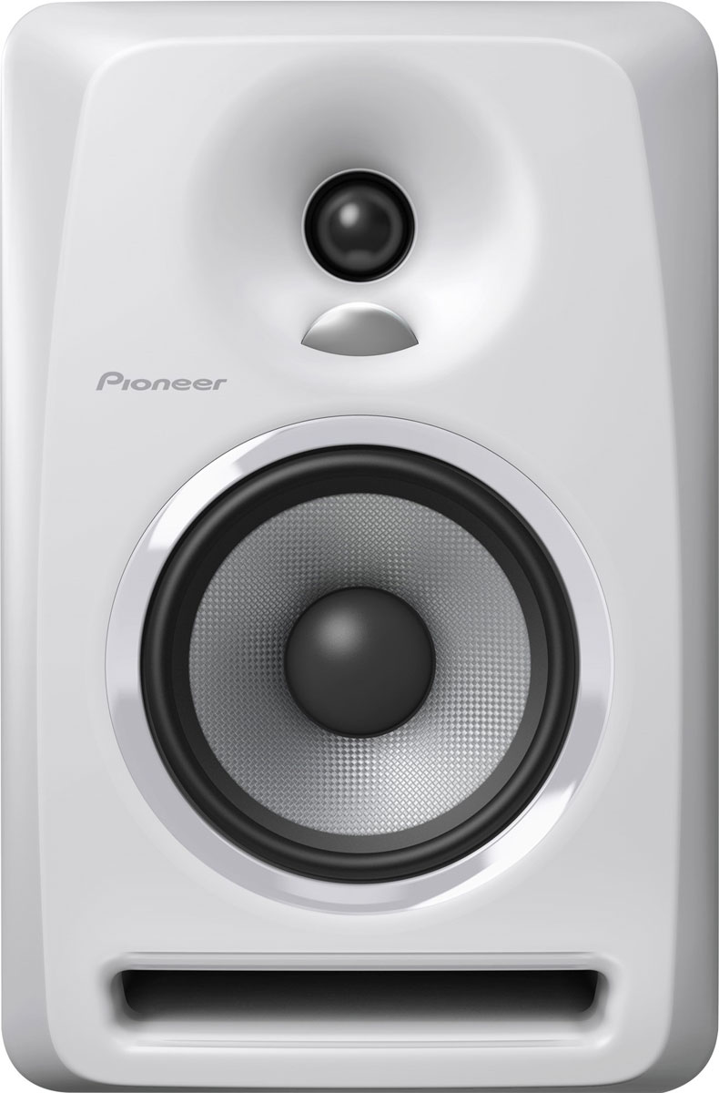 Pioneer S-DJ50X-W активная акустическая система344563 Pioneer S-DJ50X-W активная акустическая система344563Акустическая система Pioneer S-DJ50X-W воспроизводит точный звук во всем частотном диапазоне и способна прекрасно передавать низкие частоты даже на высокой громкости. Динамики сделаны из арамидного волокна с технологией крепления, предотвращающей возникновение резонансов. Система оснащена однодюймовым твитером с использованием технологии производства конвекционных диффузоров DECO компании TAD, а биампинговая система усиления класса АВ способствует воспроизведению сбалансированного звучания всех частот без потери качества. Благодаря наличию нескольких входов, регулировки громкости и высоких частот, автоотключения и включения, Pioneer S-DJ50X-W прекрасно подойдет как для профессионального, так и для любительского диджеинга. Твитер с выпуклым диффузором TAD воспроизводит пространственный высокочастотный сигнал: однодюймовый мягкий купольный твитер разработан с применением технологии DECO, применяемой в известных мониторах TAD Pro TSM-2201-LR, которые...