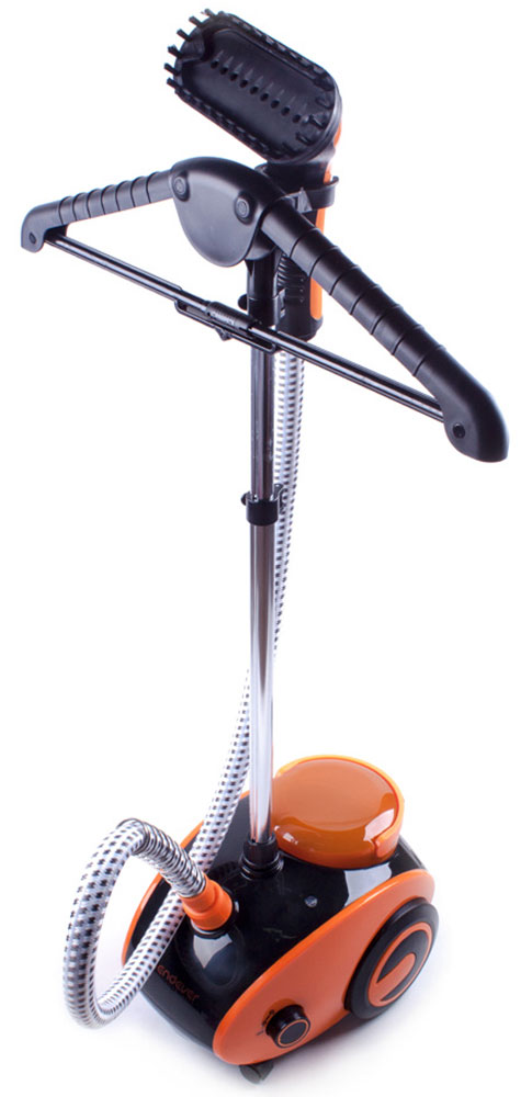 Endever Odyssey Q-4 отпаривательQ-4 Endever Odyssey Q-4 отпаривательQ-4Отпариватель Endever Odyssey Q-4 представляет собой устройство для отпаривания и очистки изделий любых типов тканей с использованием пара. Имеет элегантный дизайн, прост в использовании, экономичен и безопасен. Применяется для вещей из хлопка, шелка, капрона, нейлона, полиэстера, драпа, меха, кожи и других. Легко и быстро отпаривает платья, брюки, блузы, юбки. Чистит, освежает изделия из шерсти и трикотажа, избавляет вещи от частых стирок и химчисток. Пар – самый бережный и эффективный способ глажения, очистки, дезинфекции одежды, белья и различных поверхностей. Мощная струя пара температурой до 103°С без применения химических средств уничтожает грязь и патогенную микрофлору (бактерии, клещей, грибок), что особенно важно для семей с маленькими детьми и для людей с аллергическими заболеваниями.