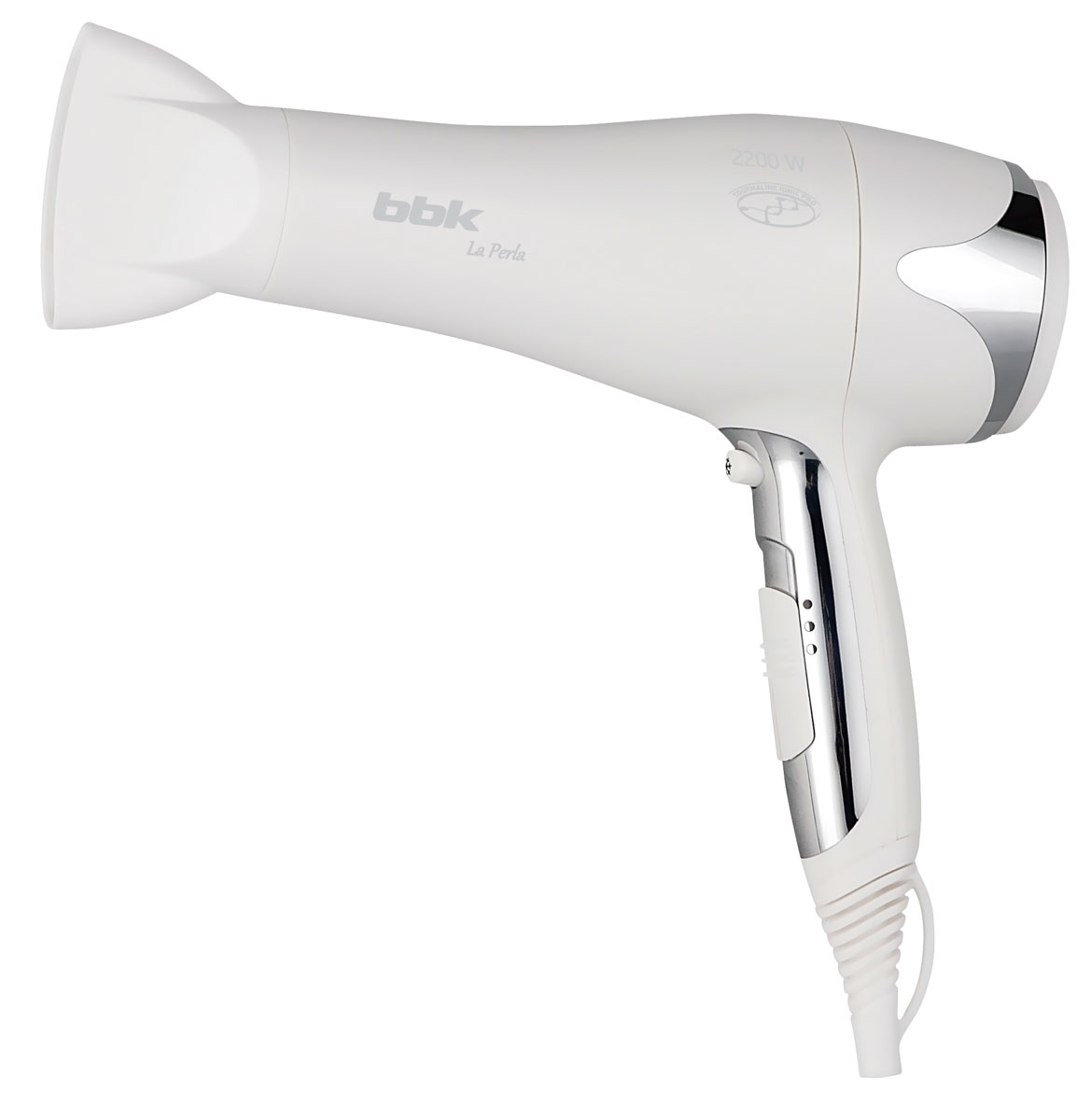 BBK BHD3223i, White фенBHD3223i_белый BBK BHD3223i, White фенBHD3223i_белыйПеречислять достоинства модели мощного фена BBK BHD3223i сплошное удовольствие, потому что в его разработке использованы все современные технологии. Существуют 3 уровня температуры, 2 скорости воздушного потока, режим холодного воздуха для закрепления полученного результата. Турмалиновое покрытие решетки сохраняет здоровье и блеск волос, генератор ионов делает их более послушными и гладкими, сокращая статическое электричество. Функция Pearl Care предупреждает преждевременное старение, защищает от ультрафиолетовых лучей и поддерживает pH-баланс кожи головы. Диффузор равномерно и мягко рассеивает воздух, придавая прическе невероятный объем у корней волос. Съемная крышка воздухозаборника облегчает чистку устройства. В комплект входит удобная сумка-чехол для бережного хранения и транспортировки изделия.