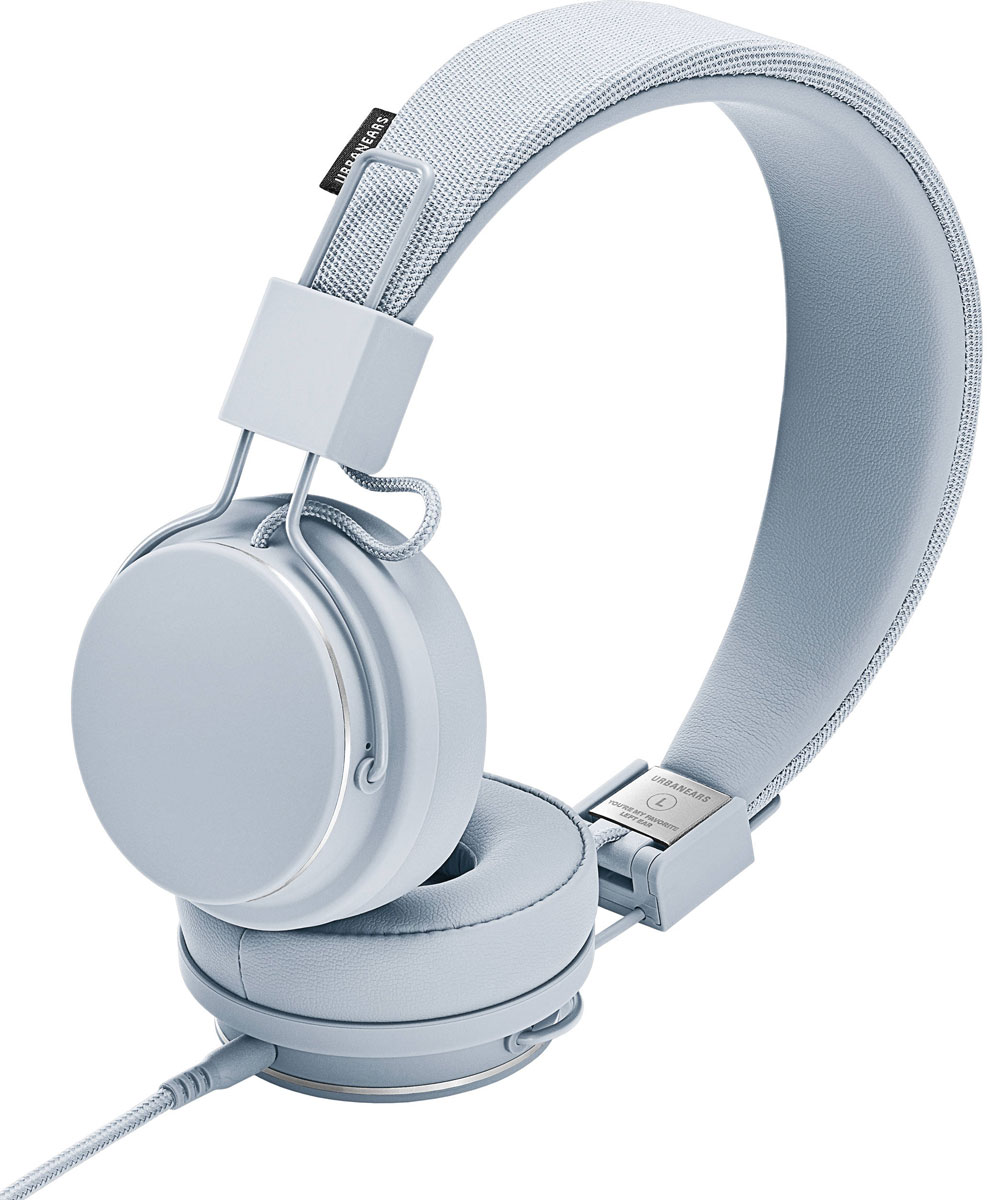Urbanears Plattan II, Snow Blue наушники15118920 Urbanears Plattan II, Snow Blue наушники15118920Urbanears Plattan II - классические наушники Urbanears с обновлённым дизайном и новой революционной конструкцией. Последняя гарантирует непревзойдённую эргономику и высочайший уровень комфорта 24 часа в сутки благодаря особому гибкому оголовью, форму которого можно изменять в трёх плоскостях и, таким образом, обеспечивать идеальную посадку наушников. Конструкция с отсоединяемым проводом даёт возможность выбрать кабель, подходящий именно вам, а также легко менять его при необходимости. В комплекте идёт шнур с прямым и Г-образным штекером. Прочное оголовье, трансформируемое в трёх плоскостях, даёт вторым Платанам потрясающую гибкость - они отлично устроятся на голове любой формы, обеспечив максимально комфортное ношение. ZoundPlug - это разъём, позволяющий поделиться вашей музыкой с другом. Просто подключите его наушники к вашим Plattan 2 через свободный порт. Сегодня большинство плееров являются также и телефонами. Поэтому все наушники...