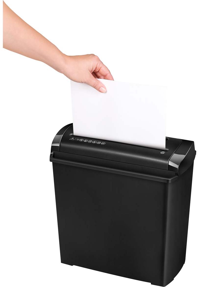 Fellowes Powershred P-25S, Black шредерFS-47010 Fellowes Powershred P-25S, Black шредерFS-47010Fellowes P-25S - Шредер предназначен для персонального использования и уничтожения общих несекретных документов. Модель P-25S приходит на замену шредера P-20. Новый уничтожитель получил современный корпус, время рабочего цикла было увеличено на 50 %. При этом была сохранена непревзойденная скорость резки для компактных моделей – 5 м/мин. Производительность шредера – 5 листов. Лист формата A4 разрезается на продольные полосы шириной 7 мм. Процесс уничтожения запускается автоматически при подаче бумаги в слот. Функция реверса может ликвидировать образование бумажных заторов. Режущий блок легко снимается и позволяет быстро удалять отходы из корзины.