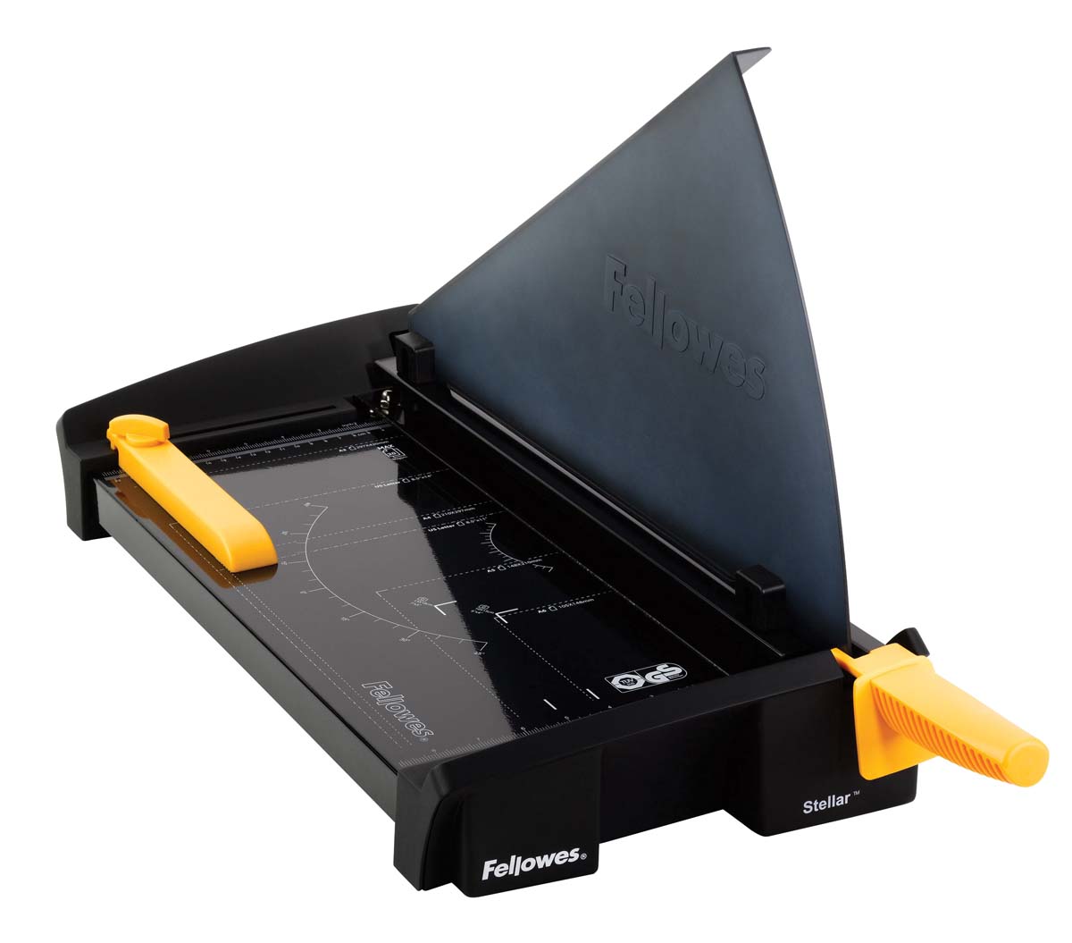 Fellowes Stellar A3 резак сабельныйFS-54384 Fellowes Stellar A3 резак сабельныйFS-54384Резак сабельный SafeCut™ Stellar A3 идеален для частого использования в офисе. Длина реза 455мм, стопа 2мм (20 листов 80гр/м2). Запатентованный SafeCut™ защитный экран предотвращает вероятность прикосновения пользователя к ножу резака во время работы. Защитный экран уже установлен, перед использованием его необходимо развернуть, что снимает проблему его неправильной установки. Без развернутого защитного экрана, резак не работает. Профессиональное лезвие из нержавеющей стали, выдерживающее огромные нагрузки. Авто-зажим бумаги, для более точного реза. Фиксируемый крепеж края бумаги для работы с большими тиражами. Прочное металлическое основание на нескользящих ножках.