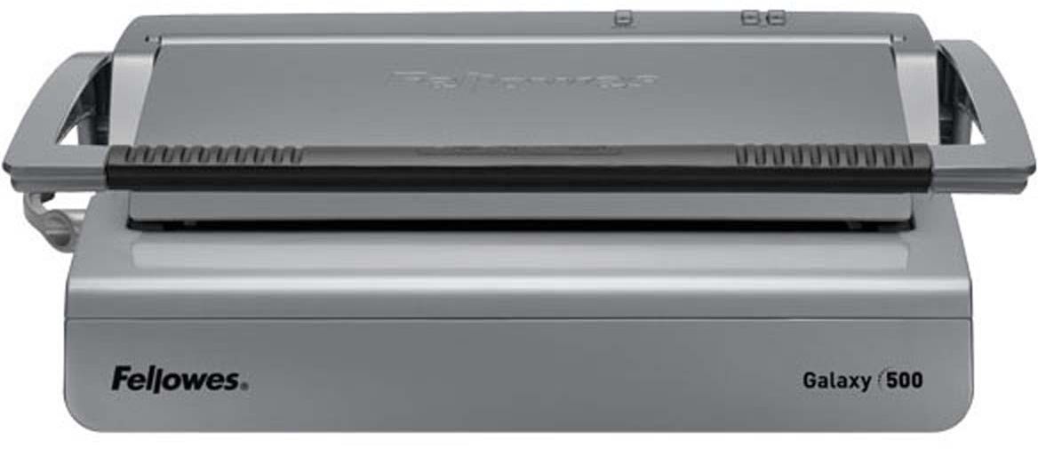 Fellowes Galaxy переплетчикFS-56220 Fellowes Galaxy переплетчикFS-56220Galaxy 500 — высокотехнологичный переплетчик на пластиковую пружину для интенсивного использования в большом офисе. Основные характеристики: Кол-во сшиваемых листов: 500 шт. Кол-во пробиваемых листов: 28 шт. (Модернизация в 2016) Диапазон диаметра пружины: 6-51 мм. Гарантия: 2 года. Брошюровщик оснащен технологиями, которые ускорят и упростят переплет документов: Satellit system: Cъемный блок для сшивания. Система позволяет двум пользователям перфорировать и сшивать одновременно. Широкая ручка для перфорации: Удобна в работе как для правшей, так и для левшей. Равномерно распределяет усилия на ножи. Автоматические створки лотка для отходов: При переполнении лотка для отходов створка лотка автоматически открывается, что сигнализирует о необходимости его опустошения. Отключаемые пуансоны: Возможность создавать брошюры различных форматов. Эргономичное расположение зубцов: В переплетчиках на пластиковую пружину зубцы располагаются под углом 15?, что облегчает работу над...