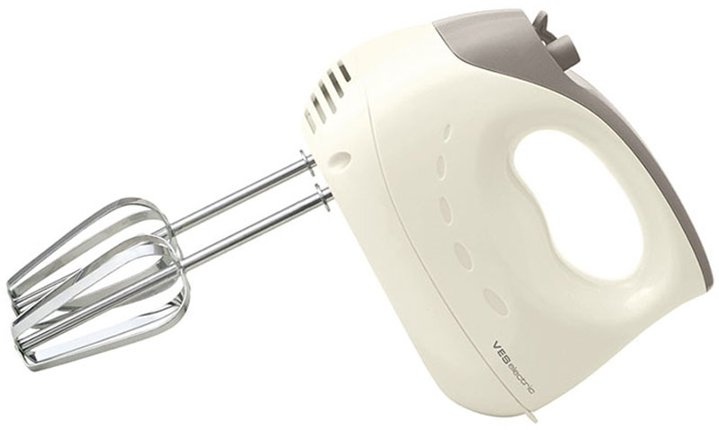 Ves 3004 миксерVES 3004 Ves 3004 миксерVES 3004Ручной миксер Ves 3004 имеет мощность 130 Вт и 5 скоростей вращения. В комплект входят две пары практичных насадок для тщательного взбивания и для замешивания теста, которые гарантируют идеальный результат работы. Для большего удобства данная модель снабжена кнопкой легкого отсоединения насадок, а также системой блокировки от случайного выброса насадок. Миксер удобен в использовании как правой, так и левой рукой.