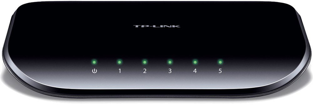 TP-Link TL-SG1005DTL-SG1005D TP-Link TL-SG1005DTL-SG1005D5-портовый гигабитный настольный коммутатор TP-Link TL-SG1005D представляет собой простое решение для перехода на гигабитный Ethernet. Повысьте скорость Вашего сетевого сервера и скорость соединения с магистральным коммутатором. Более того, применение инновационной энергосберегающей технологии позволит сберечь до 80% потребляемой электроэнергии, поэтому TL-SG1005D представляет собой экологически безопасное устройство для вашей офисной сети. Гигабитный коммутатор Модель TL-SG1005D оснащена 5 портами 10/100/1000 Мбит/с, что значительным образом увеличивает пропускную способность Вашей сети, позволяя передавать файлы большого размера в кратчайшее время. Поэтому пользователи дома, в офисе, в рабочей группе или дизайн-студии теперь могут быстрее передавать большие, чувствительные к пропускной способности канала файлы. Мгновенная передача по сети графики, CGI-, CAD- и мультимедиа-файлов. Выбор режима питания в зависимости от длины кабеля Короткий кабель...