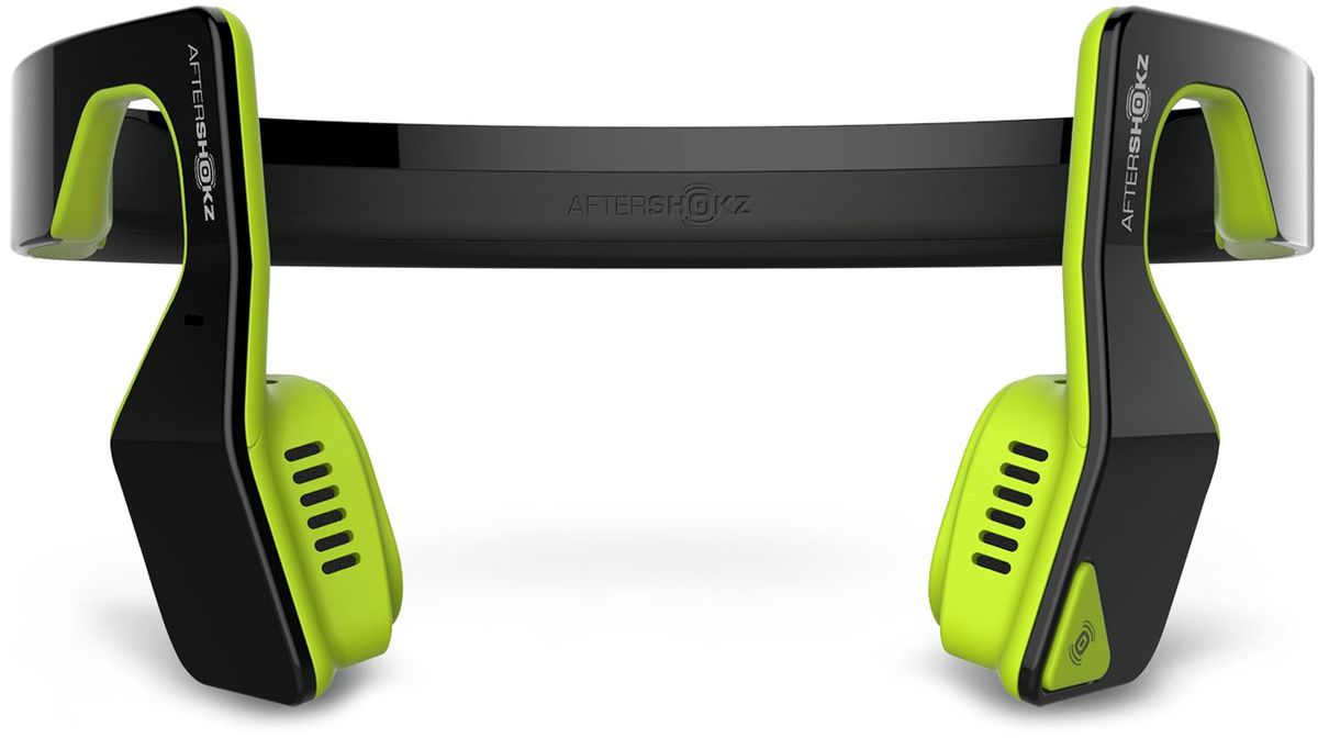 Aftershokz AS500S, Neon беспроводные наушникиAS500SN Aftershokz AS500S, Neon беспроводные наушникиAS500SNAfterShokz Bluez 2S – обновленная версия наушников с технологией костной проводимости и беспроводной передачей сигнала по протоколу Bluetooth. Главное достоинство AfterShokz Bluez 2S - в возможности восприятия окружающего пространства. Пользователь в наушниках с костной проводимостью одновременно слышит и воспроизводимую музыку, и одновременно все, что происходит вокруг него. Платформа: Android, IOS, Windows, прочие с поддержкой Bluetooth 3.0 Тип наушников: беспроводные Тип крепления: затылочная дужка Технология передачи звука: на основе костной проводимости Режим звука: стерео Диапазон: 20 Гц – 20 кГц Максимальное звуковое давление: 100 +/- 3 дБ Встроенный микрофон: есть Чувствительность микрофона: 40 дБ +/- 3 дБ Тип подключения: Bluetooth v. 3.0 Рабочая температура: от 0 до 45 ? Защита: IP55 Поддерживаемые профили: Advanced Audio Distribution Profile (A2DP) Audio/Video Remote Control Profile (AVRCP) Headset Profile (HSP) Hands-Free Profile (HFP) Радиус действия: до 10 м...