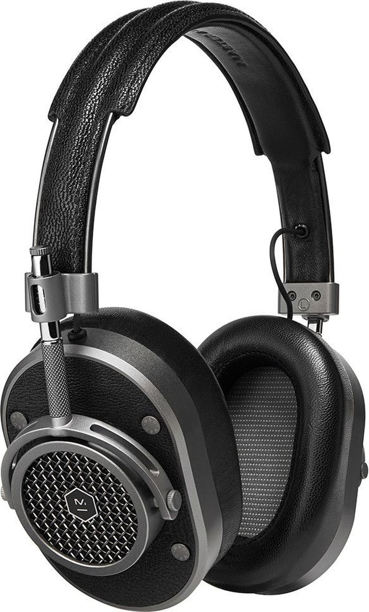 Master & Dynamic MH40G1 наушники15119130 Master & Dynamic MH40G1 наушники15119130Полноразмерные наушники Великолепный звук и отличная шумоизоляция Излучатели на неодимовых магнитах диаметром 45 мм Съемный кабель 3,5 мм с микрофоном и пультом Переходник на 6,3 мм в комплекте Импеданс 32 Ом Вес 360 г Сменные амбушюры разных цветов из запоминающего форму материала Нержавеющая сталь, алюминий, два вида кожи и плетеный кабель