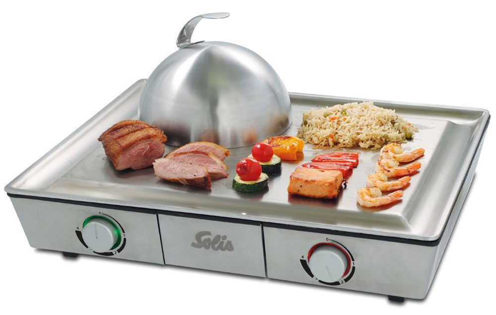 Solis Teppanyaki Home электрогрильTeppanyaki Home Solis Teppanyaki Home электрогрильTeppanyaki HomeЭлектрогриль Solis Teppanyaki Home имеет прямоугольный дизайн в минималистическом стиле. Большая рабочая поверхность гриля размером 40 х 30 см оснащена канавкой для стока жира. Быстрый нагрев рабочей поверхности происходит за счет интегрированного нагревательного элемента. Две зоны нагрева с бесступенчатой регулировкой предназначены для достижения оптимальных результатов жарки. Прибор также имеет интегрированный поддон для сбора жира стекающего с пластины гриля.