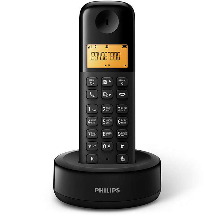 Philips D1301B/51 радиотелефонKX-TGJ322RUB Philips D1301B/51 радиотелефонKX-TGJ322RUBСтильный беспроводной телефон Philips D1301B/51 с привлекательным дизайном оснащен важнымиинтеллектуальными функциями. Превосходное воспроизведение звука, интуитивно понятные функции,великолепная четкость звучания во время разговора — просто подключите телефон с помощью функции Plug &Play, и он сразу будет готов к использованию.Автоматический контроль громкости компенсирует изменения звукового сигнала, которые могут быть вызваныбольшим расстоянием, уровнем сигнала или телефоном вызывающего абонента, для неизменного уровнязвучания. Уменьшение уровня звука для мощных сигналов и увеличение уровня звука для слабых сигналовобеспечивает бесперебойный разговор без нежелательного изменения громкости звука.Телефоны Philips отличаются экономичным энергопотреблением, что снижает негативное воздействие наокружающую среду.Легкая установка, навигация и управление благодаря интуитивно понятному меню на разных языках.Оптимизированное расположение антенны обеспечивает мощный и стабильный прием сигнала даже вкомнатах, где беспроводная связь может быть затруднена. Теперь можно принимать звонки в любом месте инаслаждаться длительным и беспрерывным разговором при передвижении по дому.При цифровой обработке звука используется параметрический эквалайзер для точной подстройки звуковойхарактеристики до запланированной линейной кривой амплитудно-частотной характеристики, обеспечиваячистое и четкое звучание каждого разговора.Иногда перед ответом хочется знать, кто звонит. Идентификатор входящего вызова позволяет отслеживать,кто находится на другом конце линии.Для дополнительного комфорта задняя панель телефонной трубки имеет специальное текстурное покрытие.Питание: 2 аккумулятора ААА (Ni-Mh) Дальность: до 50 м в помещении