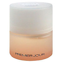 Nina Ricci Premier Jour. Парфюмированная вода, 30 мл (новая упаковка)3137370183891 Nina Ricci Premier Jour. Парфюмированная вода, 30 мл (новая упаковка)3137370183891Композиция Premier Jour от Nina Ricci – это чувственная сияющая цветочная гармония. Первый аккорд – дерзкий и импульсивный. Нота желтого мандарина, сплетаясь с ароматом гардении, создает легкий “металлический” оттенок, как напоминание о городе, окружающем современную женщину, с его огромной энергией и скоростями. Окутывающее, женственное сердце аромата – это белое драже, цветы сладкого горошка, ванильная орхидея с острова Мадагаскар. Нота цветов сладкого горошка дарит воздушность яркость и остроту. Использование ванильной орхидеи придает аромату оттенок ванили, но более деликатный, почти прозрачный, с цветочным звучанием, приносящий спокойствие, ощущение тепла и комфорта. Базовые ноты придают чувственность аромату. Карибское сливовое дерево, индийский сандал и мускус делают аромат более стойким, усиливают чувственный оттенок, даря ему теплоту, глубину и легкий кожный эффект. Верхняя нота: Гардения, мандарин. Средняя нота: Миндаль в глазури, цветок душистого горошка. Шлейф:...