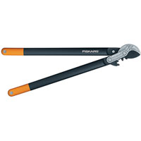 Сучкорез Fiskars Quality с силовым приводом, 69 см112580 Сучкорез Fiskars Quality с силовым приводом, 69 см112580Сучкорез Fiskars Quality предназначен для обрезки веток и стволов деревьев диаметром до 50 мм. Контактная режущая головка предназначена для сухой и твердой древесины. Лезвия имеют тефлоновое покрытие, снижающее трение при осуществлении среза. Особенности сучкореза Fiskars Quality: ручки выполнены из армированного стекловолокном полиамида; острые лезвия режут древесину диаметром до 50 мм. Характеристики: Общая длина сучкореза: 69 см. Длина лезвия: 7 см. Диаметр реза: 5 см. Материал: нержавеющая сталь, полиамид. Производитель: Финляндия. Артикул: 112580. Компания Fiskars была основана в 1649 году в маленькой финской деревушке Фискарс. Сегодня Fiskars является мировым лидером по производству ножниц, режущего и садового инструмента, и других товаров.