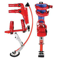 Джамперы детские Skyrunner Junior, 30-50 кг, цвет: красный0016 Джамперы детские Skyrunner Junior, 30-50 кг, цвет: красный0016Джамперы Skyrunner Junior красного цвета предназначены для детей в возрасте от 5 лет весом 30-50 кг. Джамперы - это своеобразные пружинящие ходули с рессорами, которые позволяют подпрыгивать на несколько метров вверх и быстро бегать. Внешне джамперы напоминают ходули и представляют собой подобие удлинителя ноги, состоящего из прочной рамы, которая закрепляется на ноге, и рессоров. В комплект с джамперами входят диск с видео- и фотоматериалами и комплект защиты, состоящий из эластичных манжет на коленные суставы, налокотников и защитных полосок на кисти. Джамперы - это спортивный тренажер, который позволяет тренировать все группы мышц, помогает всегда поддерживать отличную физическую форму, снизить вес, или просто активно отдохнуть. Изначально джамперы разрабатывались как фитнесс-тренажер, занятия на них оказывают благоприятное действие на осанку, координацию движений и помогают избавиться от лишних килограммов, а профессионалы делают на джамперах разные...