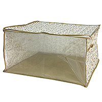 Кофр для хранения Hausmann, 60 х 50 х 35 смAA003 Кофр для хранения Hausmann, 60 х 50 х 35 смAA003Кофр, предназначенный для хранения и транспортировки вещей, изготовлен из вискозы высокого качества. Для удобства в обращении есть ручка. Особая фактура ткани не пропускает пыль и при этом позволяет воздуху свободно проникать внутрь, обеспечивая естественную вентиляцию. Прозрачная полиэтиленовая вставка позволит вам без труда определить содержимое кофра. Материал легок, удобен и не образует складок. Особая конструкция позволяет при необходимости одним движением сложить или разложить чехол. Дизайн рисунка разработан с учетом новых направлений в интерьерной моде и создает единую коллекцию кофров для повседневного использования. Характеристики: Материал: полиэтилен, вискоза. Размер: 60 см х 50 см х 35 см. Артикул: AA003. Произведено в Китае по заказу Hausmann. Продукция компании Hausmann достаточно хорошо известна на российском рынке. Используя современные технологии в качестве неисчерпаемого источника для вдохновения, она не перестает радовать...