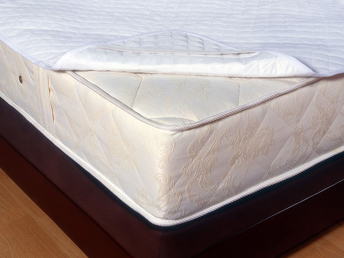 Наматрасник Comfort Liana, водонепроницаемый, 160 х 200 см138720509 Наматрасник Comfort Liana, водонепроницаемый, 160 х 200 см138720509Непромокаемый наматрасник Comfort Liana - это практичная новинка для вашей спальни! Водонепроницаемый наматрасник продлит срок службы вашего матраса: защитит его от влаги, пятен и загрязнений. Наматрасник Comfort Liana состоит из 3 слоев: верхний слой - махровая хлопковая ткань; средний слой - специальный материал, не пропускающий влагу. нижний слой - подкладка из хлопковой ткани и полиэфирного волокна, простеганные по уникальной технологии Ультрастеп. Наматрасник Comfort Liana прост в уходе и легко одевается на матрас с помощью резинок. Характеристики: Материал: 80% хлопок, 20% полиэстер. Размер: 160 см х 200 см. Производитель: Россия. Артикул: 138720509. ТМ Primavelle - качественный домашний текстиль для дома европейского уровня, завоевавший любовь и признательность покупателей. ТМ Primavelle рада предложить вам широкий ассортимент, в котором представлены: подушки, одеяла,...