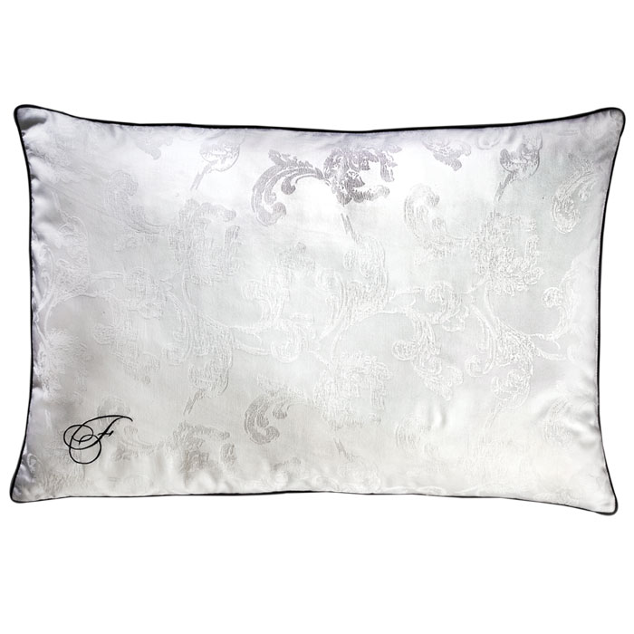 Подушка Samanta, 68 х 68 см111848102-sg Подушка Samanta, 68 х 68 см111848102-sgПодушка Samanta с наполнителем high-tech в чехле из сатина-жаккарда и декоративной вышивкой в виде буквы F - создана специально для тех, кто предпочитает только самое лучше. Микроволокно Fillium - high-tech материал, который является аналогом натурального пуха и сочетает в себе его лучшие свойства и достоинства новейших технологий. Благодаря уникальным свойствам микроволокна Fillium подушка Samanta очень воздушная, мягкая и легкая. Наполнитель Fillium не вызывает аллергии, не впитывает пыль и запахи. Простая в уходе, подушка Samanta легко стирается в бытовой стиральной машине и быстро высыхает. Ваша подушка прослужит долго, а ее изысканный внешний вид будет годами дарить вам уют. Характеристики: Материал чехла: 100% хлопок. Цвет чехла: бежевый. Наполнитель: микроволокно Fillium. Размер подушки: 68 см х 68 см. Производитель: Россия. Артикул: 111848102-sg-10.