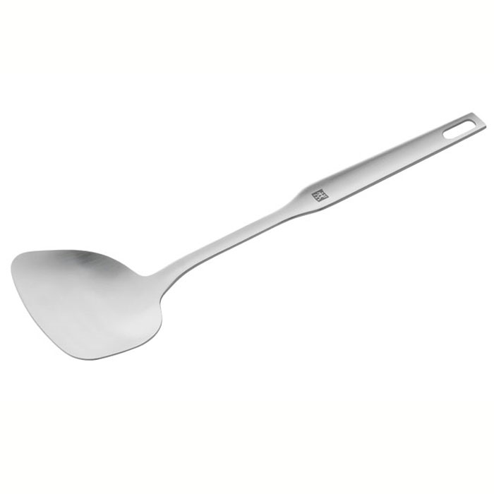 Лопатка для вока Zwilling Twin Prof 37818-00037818-000 Лопатка для вока Zwilling Twin Prof 37818-00037818-000Лопатка Twin Prof предназначена для перемешивания и накладывания блюд приготовленных в воке. Она изготовлена из высококачественной нержавеющей стали 18/10. Удобная рукоятка лопатки не позволит выскользнуть ей из вашей руки. Также лопатка имеет небольшое ушко, с помощью которого вы можете повесить ее у себя на кухне. Лопатка для вока Twin Prof займет достойное место среди аксессуаров на вашей кухне. Характеристики: Материал: нержавеющая сталь. Длина лопатки: 33 см. Производитель: Германия. Изготовитель: Китай. Артикул: 37818-000. Немецкая компания Zwilling J. A. Henckels была основана в 1731 году. При производстве своей продукции компания на протяжении многих лет использует инновационные технологии. В настоящее время компания Zwilling J. A. Henckels является эталоном высокого немецкого качества, долговечности и практичности, чем заслужили признание во всем мире.