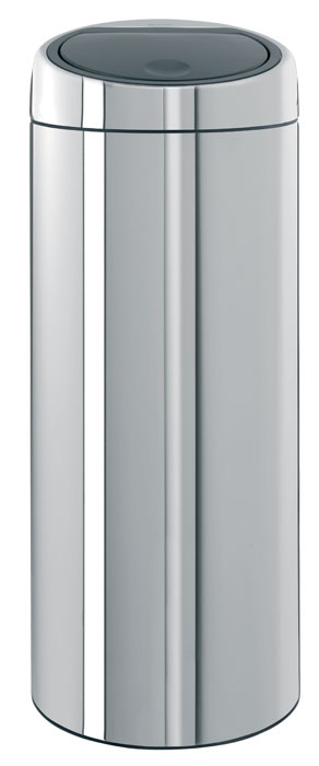 Бак мусорный Brabantia Touch Bin, цвет: стальной, 30 л287367 Бак мусорный Brabantia Touch Bin, цвет: стальной, 30 л287367Стильный Touch Bin на 30 литров – непременный атрибут каждой гостиной или кухни. Порадуйте себя и удивите гостей! Бесшумное открывание/закрывание крышки легким касанием – система soft touch; Удобная смена мешков для мусора – съемный блок крышки из нержавеющей стали; Удобная очистка – съемное внутреннее ведро из пластика с вентиляционными отверстиями, предотвращающими образование вакуума при вынимании полного мусорного мешка; Легкое перемещение с места на место – прочная ручка для переноски; Предохранение пола от повреждений – пластиковый защитный обод; Бак изготовлен из коррозионно-стойких материалов – долговечность и удобство в очистке; Всегда опрятный вид – идеально подходящие по размеру мешки для мусора с завязками (размер C); 10-летняя гарантия Brabantia. Цвет: стальной полированный