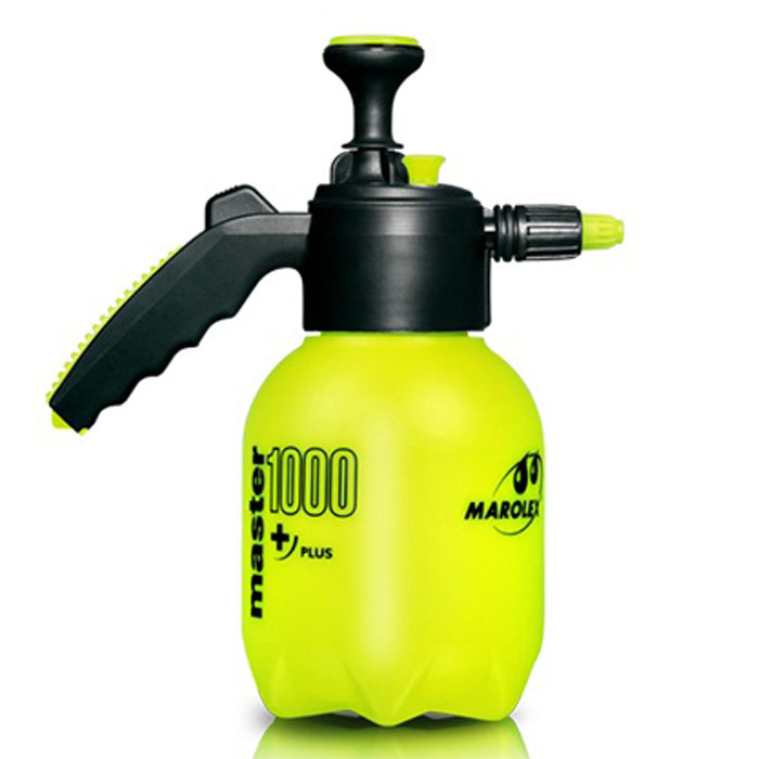 Опрыскиватель помповый Marolex Master, 1 л5904235001298 Опрыскиватель помповый Marolex Master, 1 л5904235001298Ручные помповые опрыскиватели Master Plus со встроенным насосом предназначены для ухода за растениями в парниках, на террасах и балконах. Подходят для орошения и подкормки комнатных растений и декоративных кустов в период цветения. Опрыскиватели можно использовать в домашнем хозяйстве и при дезинфекции. Опрыскиватели с прокладками VITON предназначены для агрессивных средств и сильных детергентов, используемых в химической промышленности, мастерских и моечных. Характеристики: Материал: полипропилен. Цвет: салатовый, черный. Объем: 1 л (420 г). Высота: 28 см.