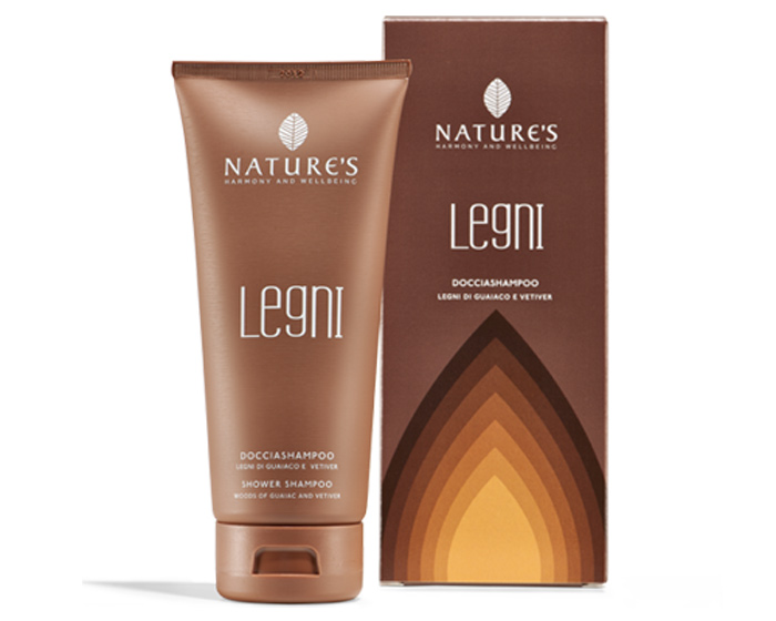Natures Гель для душа и шампунь Legni, с гваяковым деревом и ветивером, 200 мл60190701 Natures Гель для душа и шампунь Legni, с гваяковым деревом и ветивером, 200 мл60190701Ощущения, которые подарит чудесный гель-шампунь Natures Legni, как прогулка среди деревьев, кустарников и величественных дубов, где интенсивный аромат леса обновляется цитрусовыми акцентами и освежающим бризом. Содержит растительные поверхностно-активные вещества, мягко очищая кожу и волосы, освежая тело, не изменяя физиологического баланса. Тонизирующее действие гваякового дерева и ветивера делает это средство идеальным для ежедневного использования. Характеристики: Объем: 200 мл. Производитель: Италия. Артикул: 60190701. Товар сертифицирован.