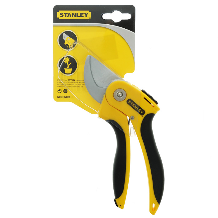 Секатор профессиональный Stanley обводной, цвет: черный, желтый, 20 смSTCT0700E Секатор профессиональный Stanley обводной, цвет: черный, желтый, 20 смSTCT0700EСекатор профессиональный Stanley обводной предназначен для обводки и выравнивания кустарников, придания им нужной формы. Лезвия из карбоновой стали с покрытием, предотвращающим налипание. На алюминиевой рукоятке с эргономичным мягким захватом находится предохранительная защелка, которая предотвращает непроизвольное открывание инструмента.