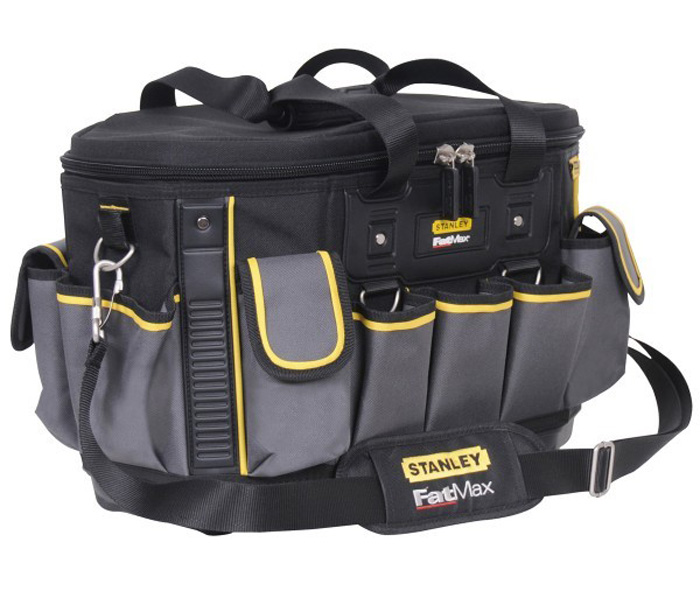 Сумка для инструментов Stanley FatMax Round Top с округлым верхом, 181-70-749 Сумка для инструментов Stanley FatMax Round Top с округлым верхом, 181-70-749Сумка для инструментов Stanley FatMax Round Top с округлым верхом предназначена для хранения и транспортировки инструментов. Конструкция с округлым верхом обеспечивает больший объем для хранения по сравнению с сумками традициоинной формы. Литое полипропиленовое дно для защиты от грязи и влаги на рабочей площадке, а также от острых краев находящихся внутри инструментов. Прочная износостойкая ткань 600 х 600 денье. Множество карманов для хранения разнообразного инструмента. Вертикальные карманы обеспечивают быстрый и простой доступ к находящемуся в них инструменту. Эргономичная конструкция с регулируемым наплечным ремнем с мягкой накладкой и ручки с резиновой накладкой для удобства при переноске большой нагрузки. Характеристики: Материал: ткань, пластик. Размеры сумки: 50 см x 33 см x 31 см. Глубина сумки: 29 см. Размеры упаковки: 50 см x 33 см x 31 см.