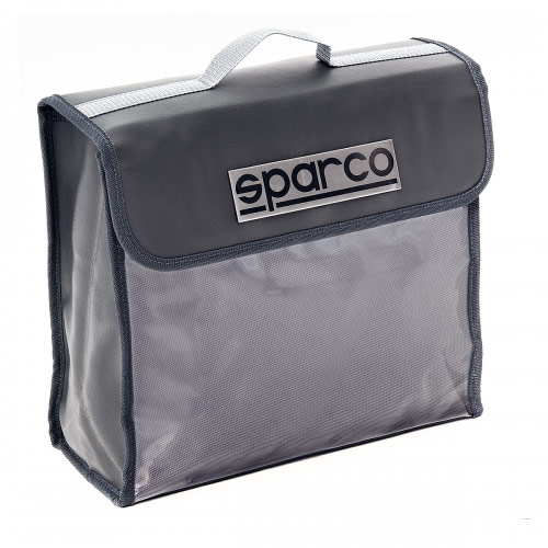 Сумка-органайзер в багажник Sparco, цвет: серый. SPC/ORG-32 GYSPC/ORG-32 GY Сумка-органайзер в багажник Sparco, цвет: серый. SPC/ORG-32 GYSPC/ORG-32 GYСумка-органайзер в багажник Sparco изготовлена из экокожи и прочного, приятного на ощупь полиэстера 1680D. Материалы изделия отличаются высокой стойкостью к механическим повреждениям и не теряют привлекательный внешний вид в течение всего срока эксплуатации. Сумка-органайзер поможет рационально использовать место в багажном отделении, сохраняя при этом его в чистоте и порядке. В ней удобно хранить и перевозить различные инструменты, средства автохимии, аксессуары и прочие предметы. Стильный внешний вид изделия позволяет применять его и вне автомобиля, например, для переноски небольших вещей. Для удобства переноски сумка оснащена ручкой. В багажнике органайзер надежно фиксируется при помощи пришитых к нему полос-липучек. Характеристики: Материал: полиэстер, экокожа. Цвет: серый. Размер сумки-органайзера: 32 см х 28 см х 12,5 см. Размер упаковки: 14 см х 32 см х 28 см. Артикул: SPC/ORG-32 GY.