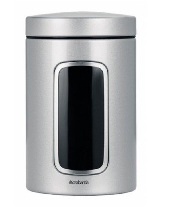 Контейнер для сыпучих продуктов Brabantia с окном, 1,4 л. 243509VT-1520(SR) Контейнер для сыпучих продуктов Brabantia с окном, 1,4 л. 243509VT-1520(SR)Контейнер для сыпучих продуктов Brabantia, изготовленный из высококачественной нержавеющей стали, станет незаменимым помощником на кухне. В нем будет удобно хранить разнообразные сыпучие продукты, такие как кофе, крупы, макароны или специи. Контейнер снабжен металлической крышкой и окошком. Оригинальный дизайн контейнера позволит украсить любую кухню, внеся разнообразие, как в строгий классический стиль, так и в современный кухонный интерьер. Характеристики:Материал:нержавеющая сталь, пластик. Объем: 1,4 л. Диаметр: 9 см. Высота: 16 см. Толщина стенки: 0,5 мм. Размер упаковки: 16 см х 10,5 см х 10,5 см. Артикул: 243509. Гарантия производителя: 5 лет.