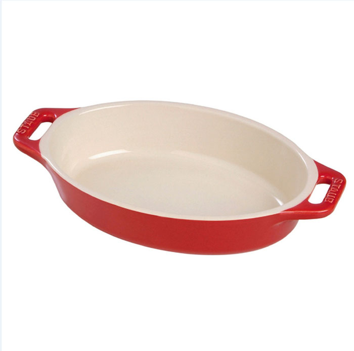 Форма овальная керамическая Staub, цвет: вишневый, 37 х 26 х 6 см40511-160 Форма овальная керамическая Staub, цвет: вишневый, 37 х 26 х 6 см40511-160Овальная форма Staub изготовлена из керамики, покрытой эмалью из стеклянного порошка. Не содержит свинца. Она отлично подойдет для приготовления и подачи на стол разнообразных запеканок, кексов и пирогов. Подходит для использования в духовке, гриле и микроволновой печи, может использоваться для сервировки. Нельзя использовать на открытом огне. Можно помещать в морозильную камеру, но не ставить керамическую посуду из морозильной камеры сразу в горячую духовку. Можно мыть в посудомоечной машине или вручную, используя губку. Сушить вверх дном. Максимальная и минимальная температура использования: +300°С/-20°С.