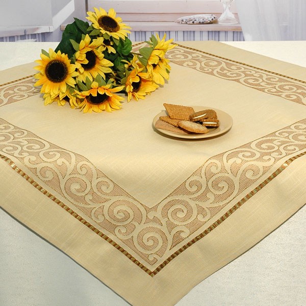Скатерть Schaefer, квадратная, цвет: бежевый, 85 x 85 см. 06939-10006939-100 Скатерть Schaefer, квадратная, цвет: бежевый, 85 x 85 см. 06939-10006939-100Квадратная скатерть Schaefer, выполненная из высококачественного полиэстера бежевого цвета и оформлена вышивкой золотистыми нитями. Эта скатерть будет украшением вашего загородного дома. Скатерть очень проста в уходе. Характеристики: Материал: 100% полиэстер. Цвет: бежевый. Размер скатерти: 85 см х 85 см. Немецкая компания Schaefer создана в 1921 году. На протяжении всего времени существования она создает уникальные коллекции домашнего текстиля для гостиных, спален, кухонь и ванных комнат. Дизайнерские идеи немецких художников компании Schaefer воплощаются в текстильных изделиях, которые сделают ваш дом красивее и уютнее и не останутся незамеченными вашими гостями. Дарите себе и близким красоту каждый день!