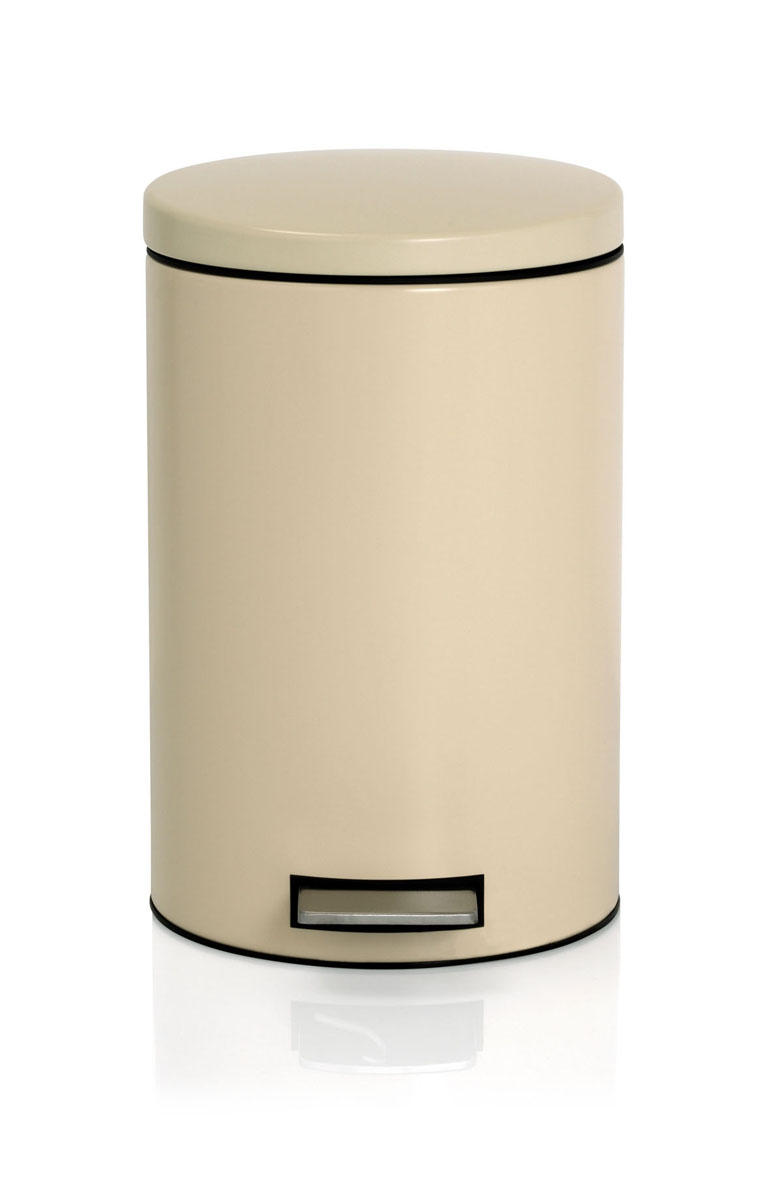 Ведро для мусора Brabantia, с педалью, цвет: миндальный, 12 л478048 Ведро для мусора Brabantia, с педалью, цвет: миндальный, 12 л478048Ведро для мусора Brabantia, выполненное из гальванизированной стали белого цвета, обеспечит долгий срок службы и легкую чистку. Ведро поможет вам держать мусор в порядке и предотвратит распространение неприятного запаха. Нескользящая пластиковая основа ведра предотвращает повреждение пола. Внутренняя часть ведра - это корзина, выполненная из пластика и оснащенная ручкой для переноса. В комплекте с ведром идет упаковка с подходящими по размеру мусорными мешками фирмы Brabantia, которые оснащены затяжными шнурками.