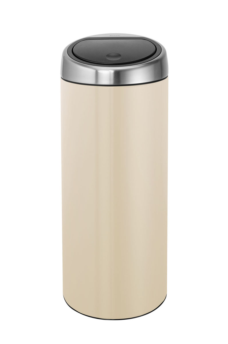 Бак мусорный Brabantia Touch Bin, с защитой от отпечатков пальцев, цвет: миндальный, 30 л479809 Бак мусорный Brabantia Touch Bin, с защитой от отпечатков пальцев, цвет: миндальный, 30 л479809Стильный Touch Bin на 30 литров – непременный атрибут каждой гостиной или кухни. Порадуйте себя и удивите гостей! Бесшумное открывание/закрывание крышки легким касанием – система soft touch; Удобная смена мешков для мусора – съемный блок крышки из нержавеющей стали; Удобная очистка – съемное внутреннее ведро из пластика с вентиляционными отверстиями, предотвращающими образование вакуума при вынимании полного мусорного мешка; Легкое перемещение с места на место – прочная ручка для переноски; Предохранение пола от повреждений – пластиковый защитный обод; Бак изготовлен из коррозионно-стойких материалов – долговечность и удобство в очистке; Всегда опрятный вид – идеально подходящие по размеру мешки для мусора с завязками (размер C); 10-летняя гарантия Brabantia. Характеристики: Материал: сталь. Размер: 305*305*765мм. Артикул: 479809.